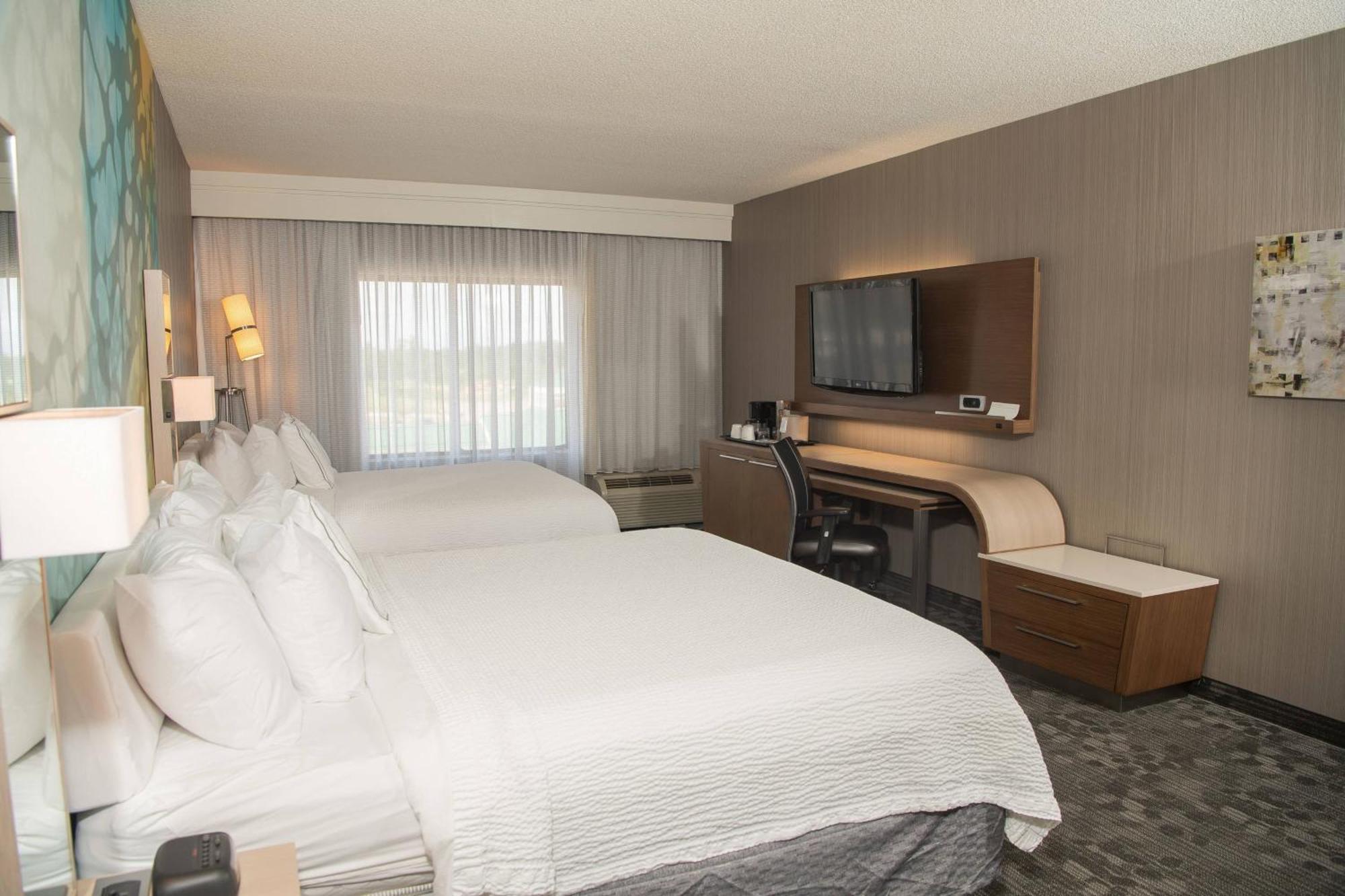 Courtyard By Marriott Erie Ambassador Conference Center Hotel Kearsarge Exterior photo