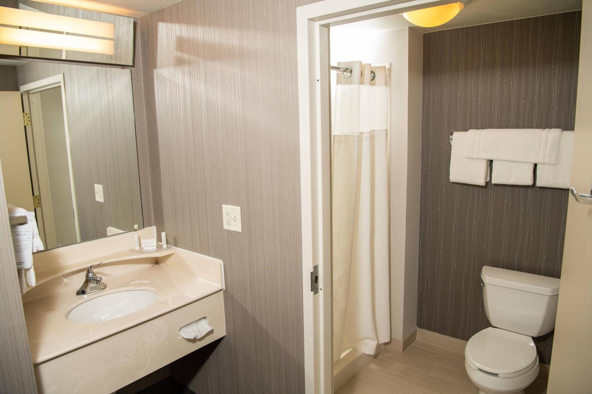 Courtyard By Marriott Erie Ambassador Conference Center Hotel Kearsarge Exterior photo
