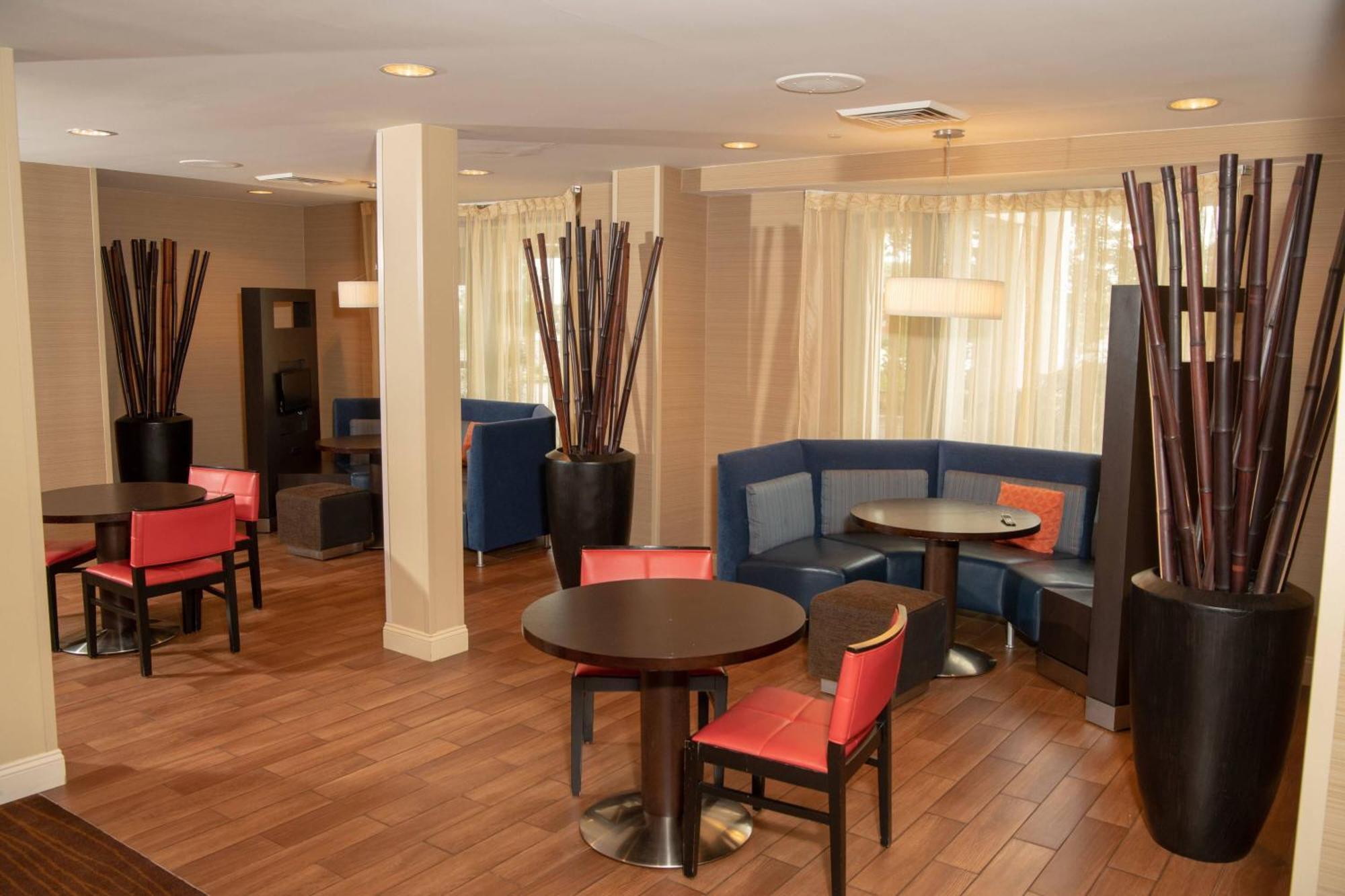 Courtyard By Marriott Erie Ambassador Conference Center Hotel Kearsarge Exterior photo