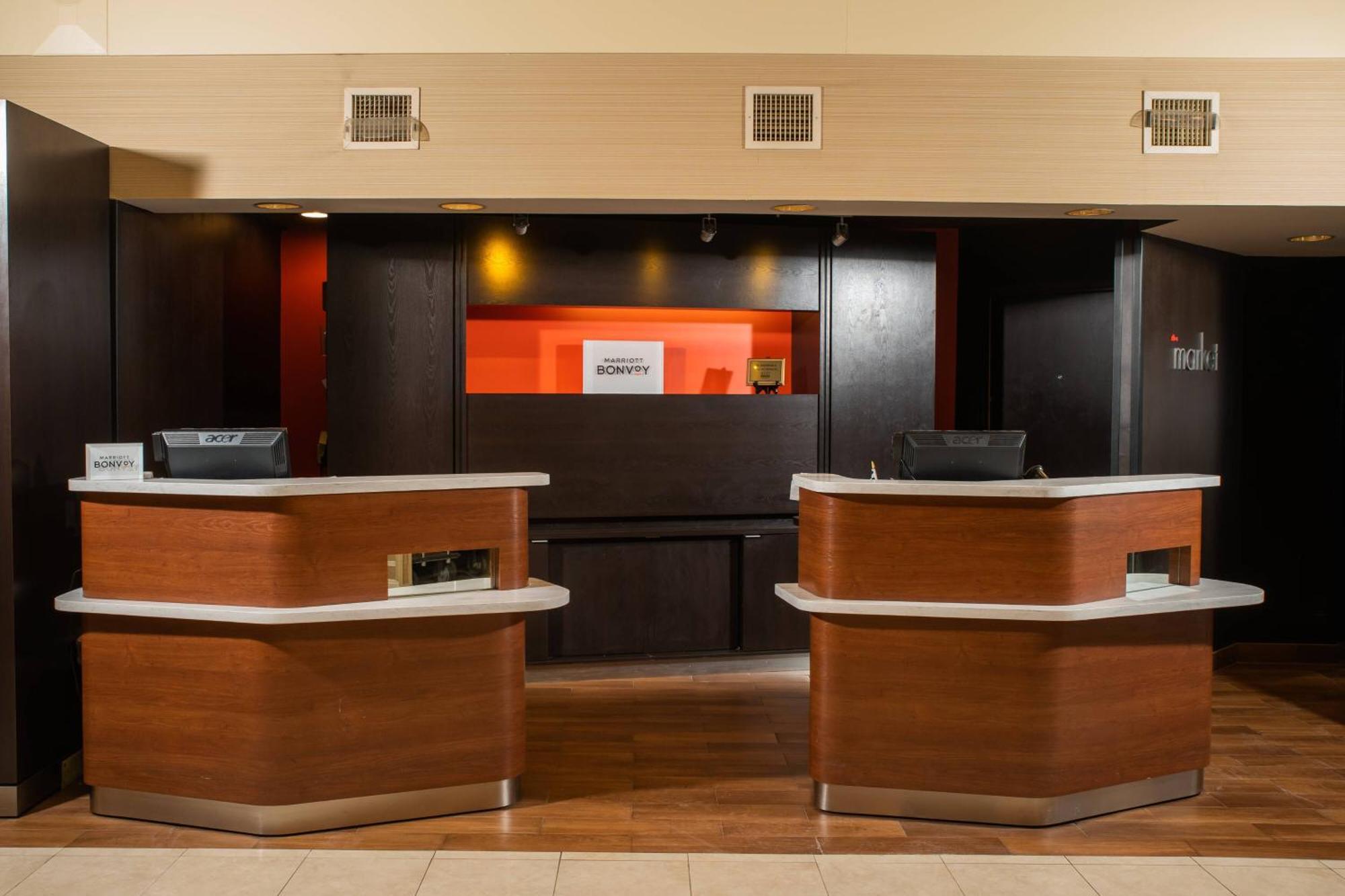 Courtyard By Marriott Erie Ambassador Conference Center Hotel Kearsarge Exterior photo