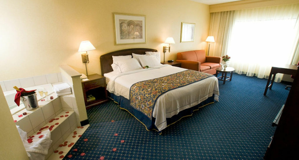 Courtyard By Marriott Erie Ambassador Conference Center Hotel Kearsarge Exterior photo